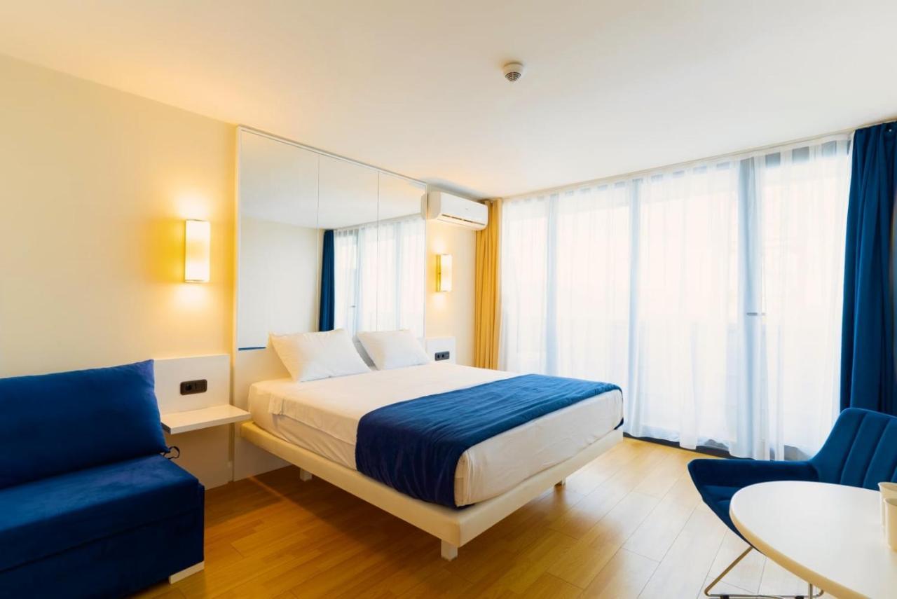 Batumi Beach Side & Sea View Aparthotel エクステリア 写真