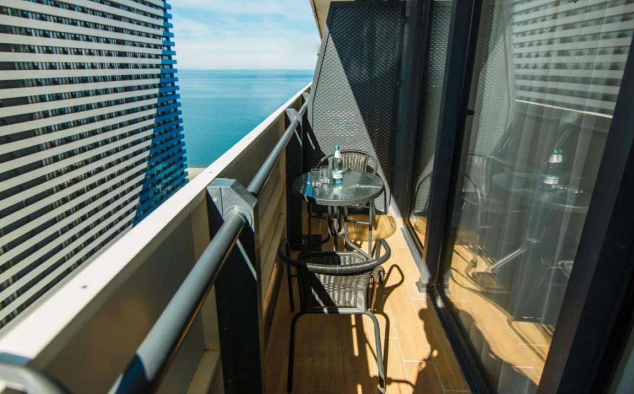 Batumi Beach Side & Sea View Aparthotel エクステリア 写真