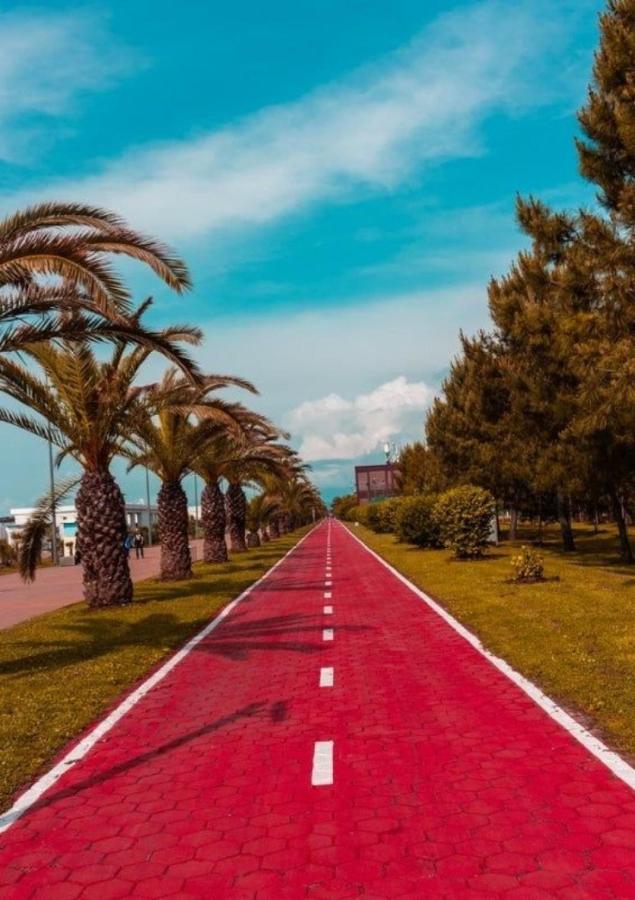 Batumi Beach Side & Sea View Aparthotel エクステリア 写真